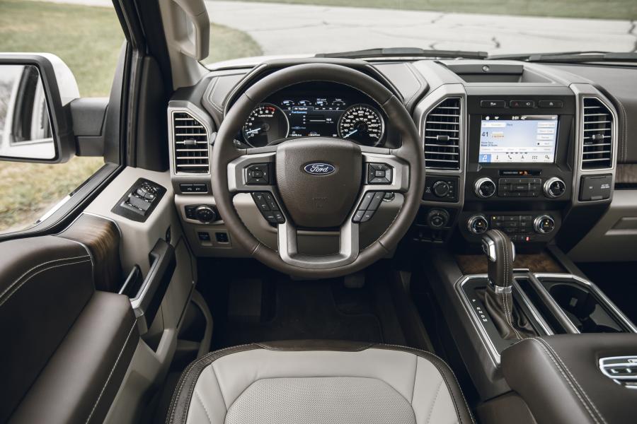 Торпедо Ford F-150 Limited SuperCrew 2018 года  (фото 33 из 59)